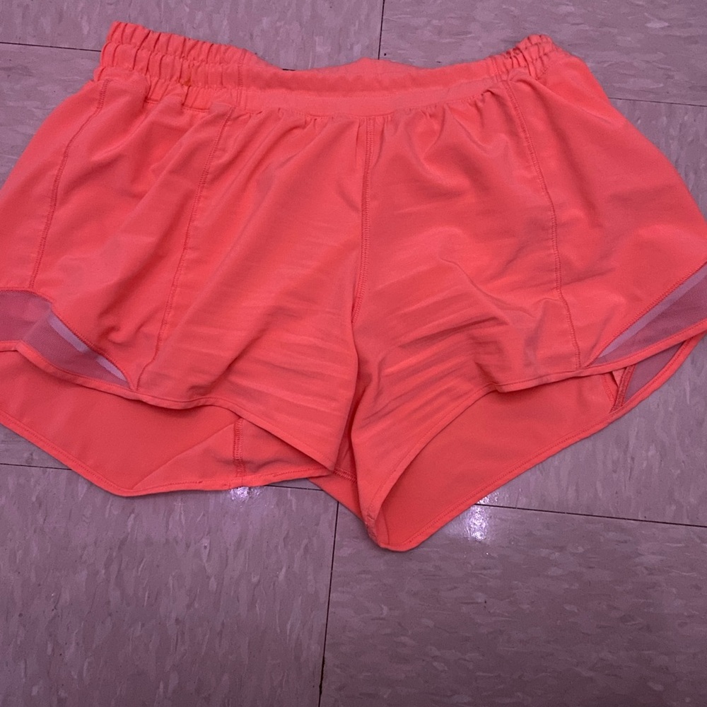LULULEMON 4” SIZE 8 HOTTY HOT SHORTS (RARE COLOR!)
